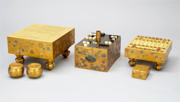 菊折枝蒔絵碁盤・双六盤・将棋盤　江戸時代　18世紀　俊恭院福君（尾張家11代斉温継室）所用